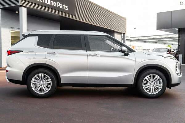 2022 Mitsubishi Outlander LS ZM