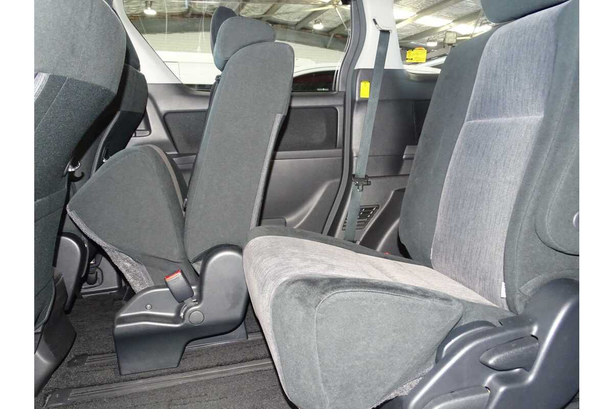 2013 Toyota Vellfire V Premium GGH20W