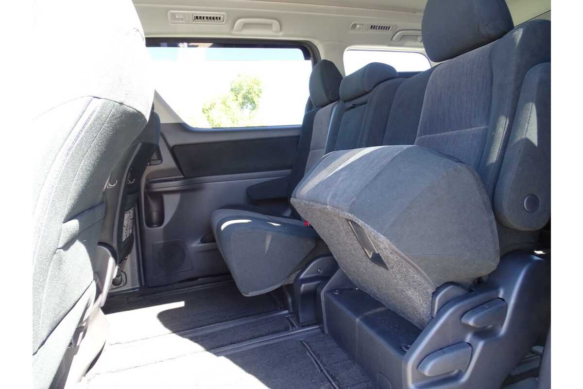 2013 Toyota Vellfire V Premium GGH20W
