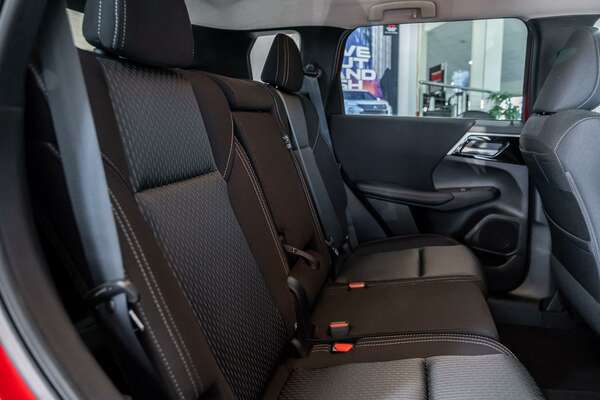 2023 Mitsubishi Outlander LS ZM
