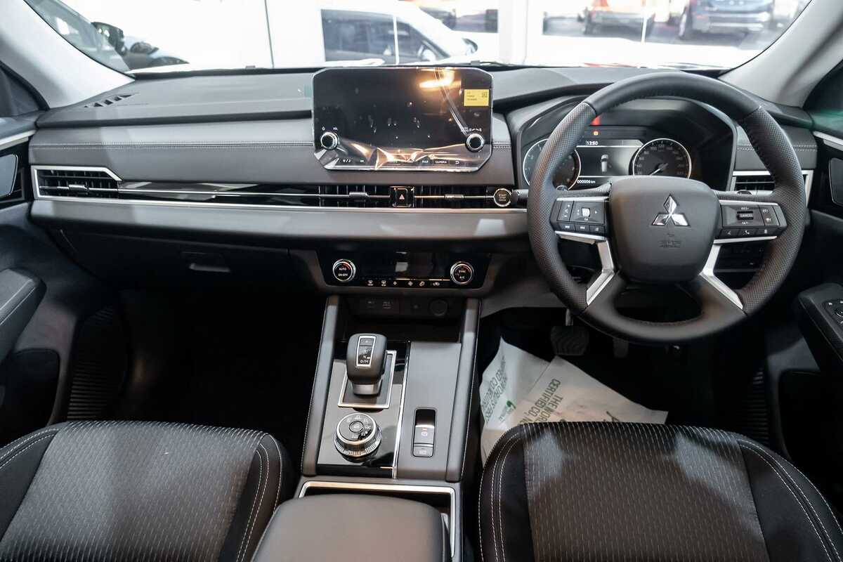 2023 Mitsubishi Outlander LS ZM