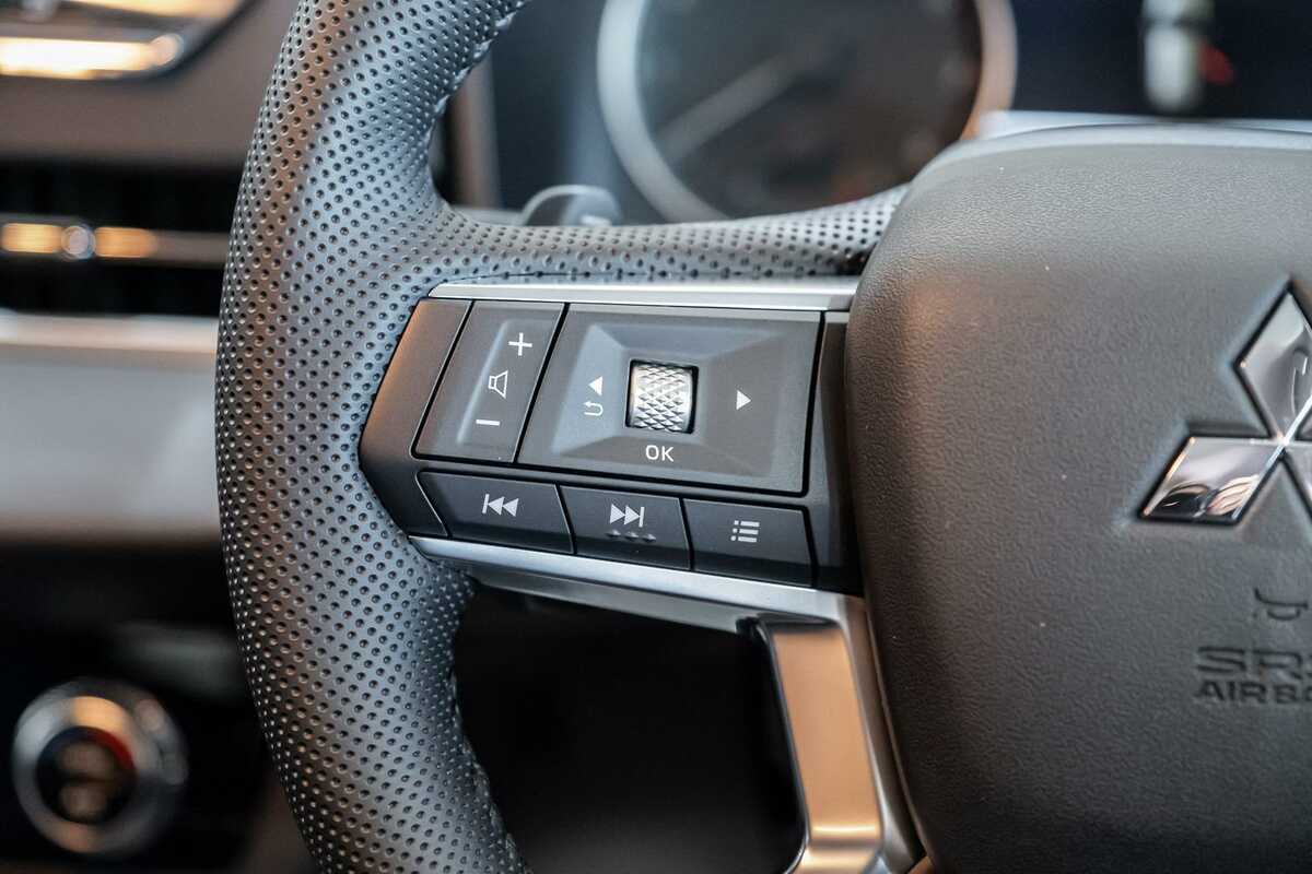2023 Mitsubishi Outlander LS ZM