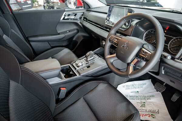 2023 Mitsubishi Outlander LS ZM