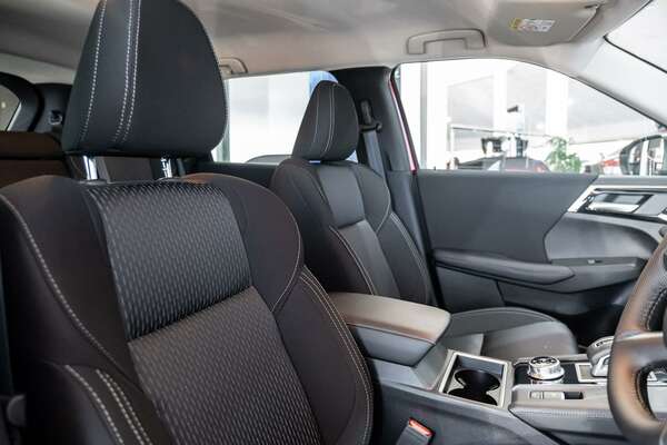 2023 Mitsubishi Outlander LS ZM