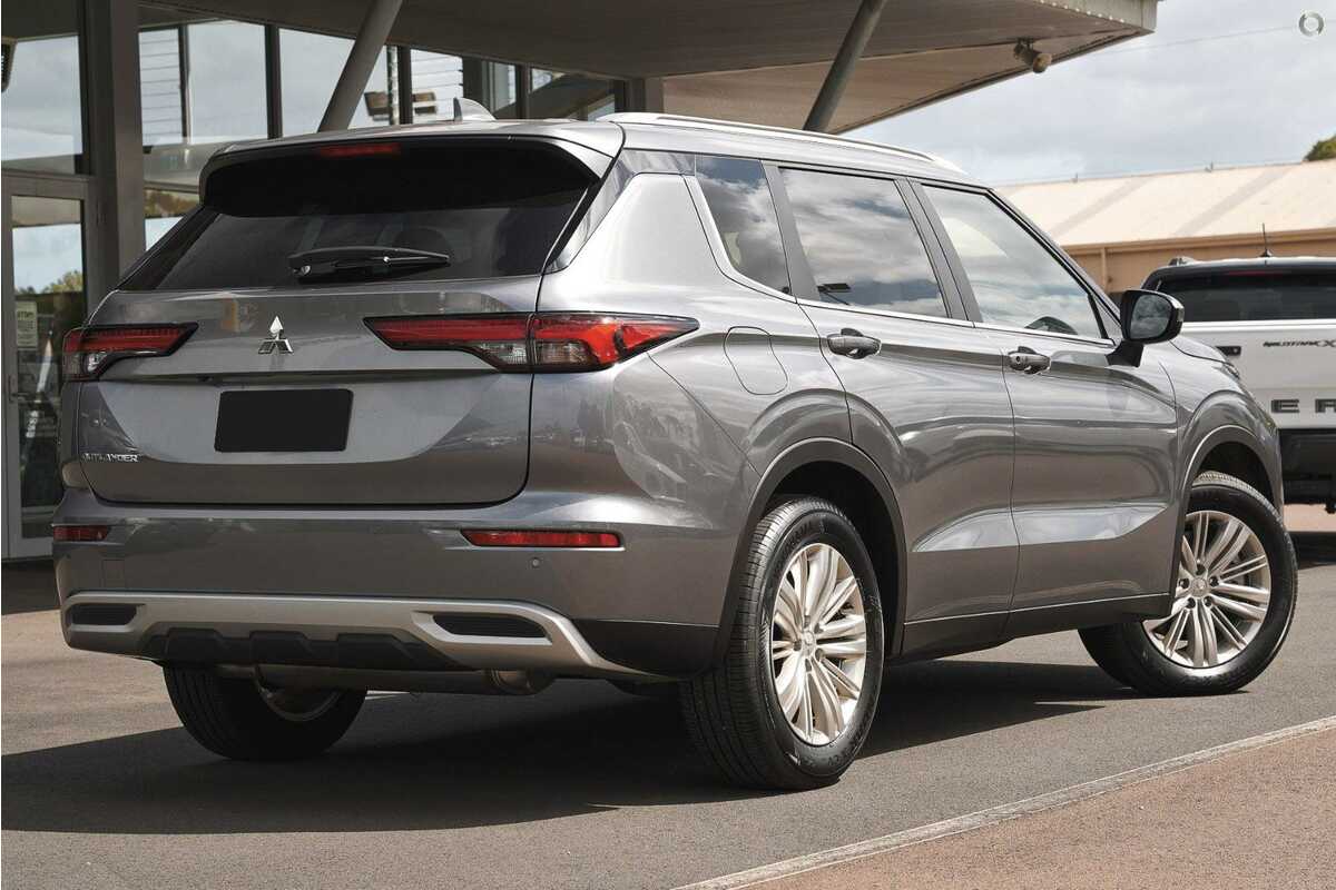 2023 Mitsubishi Outlander LS ZM