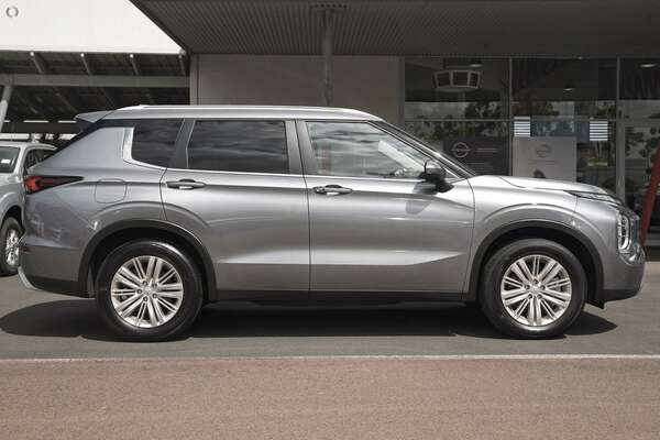 2023 Mitsubishi Outlander LS ZM