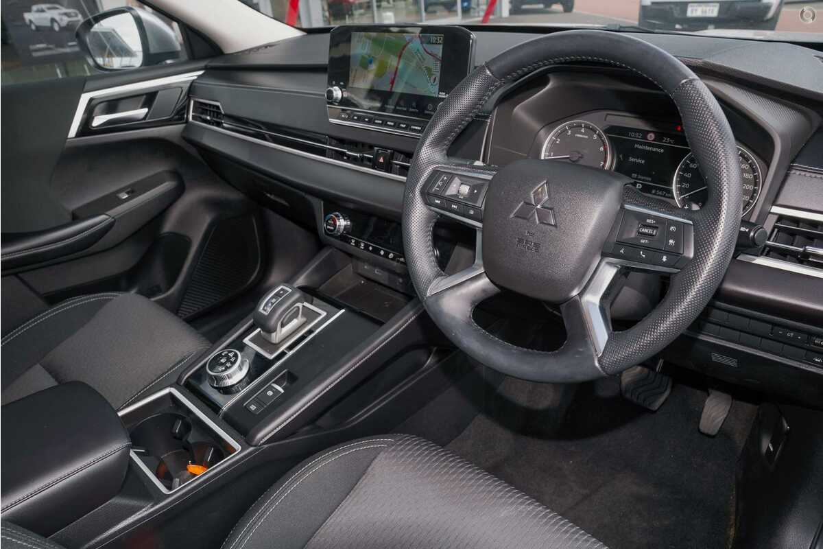 2023 Mitsubishi Outlander LS ZM