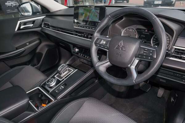 2023 Mitsubishi Outlander LS ZM