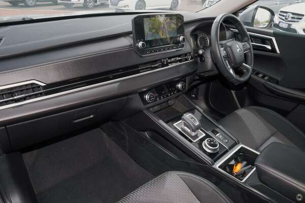 2023 Mitsubishi Outlander LS ZM