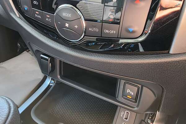 2023 Nissan Navara ST-X D23