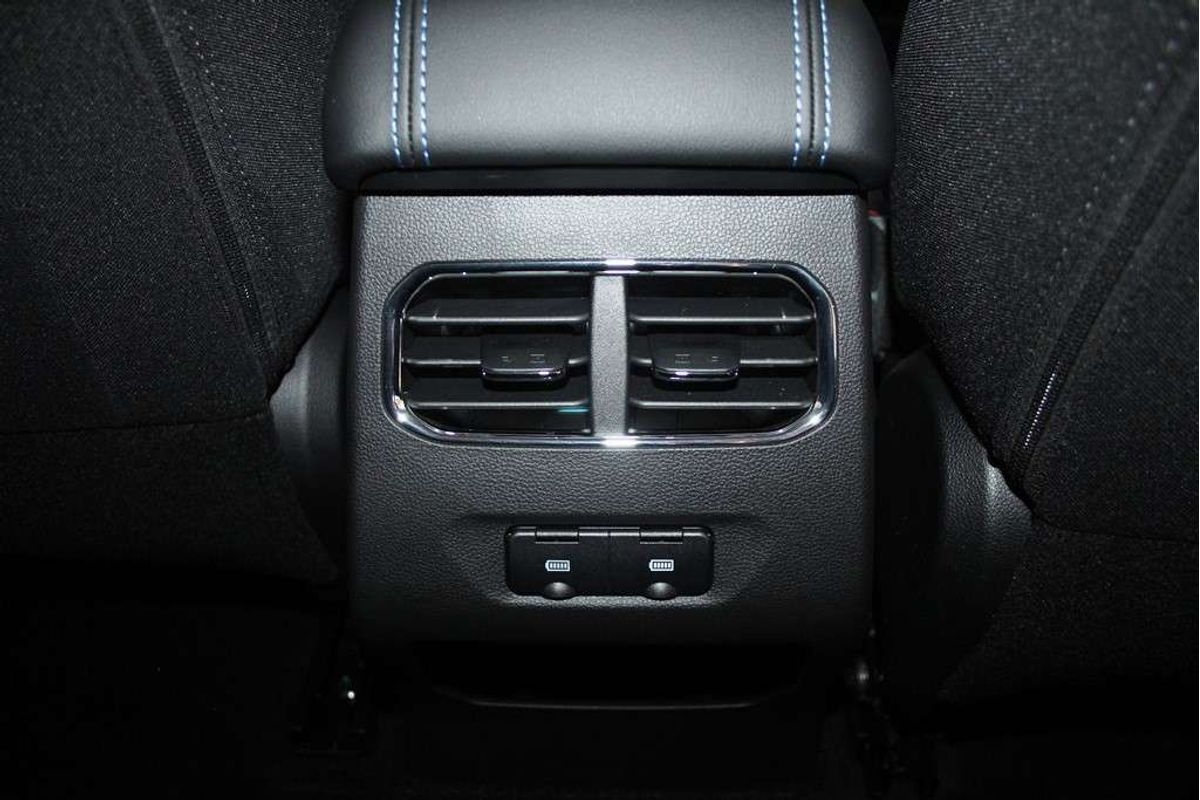Jolion Facelift Premium Petrol Auto 4x2
