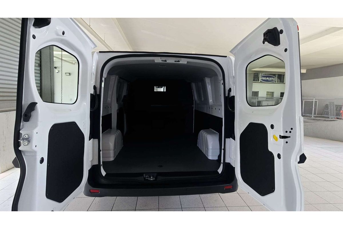 Super Van 5m, SWB, FWD, 83kWh, H1980, 2 seats