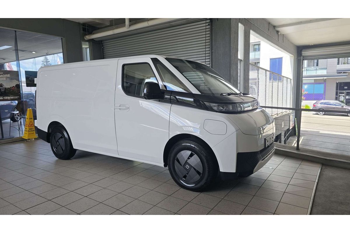 Super Van 5m, SWB, FWD, 83kWh, H1980, 2 seats