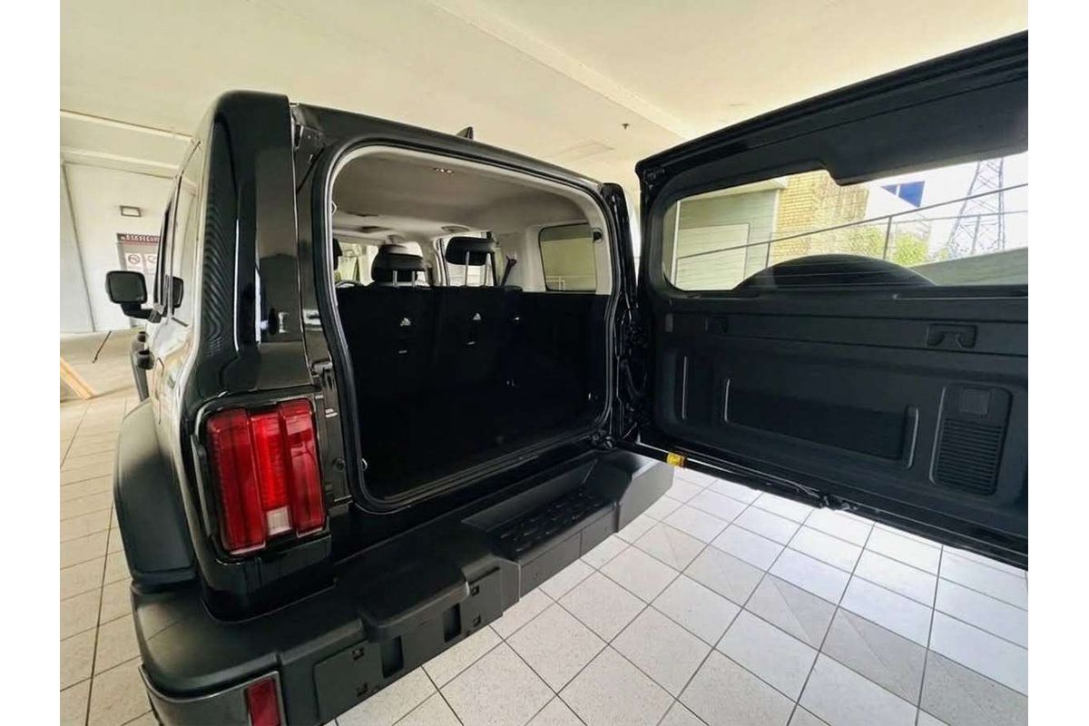 TANK 300 LUXURY DIESEL 4X4 (3.0T towing)