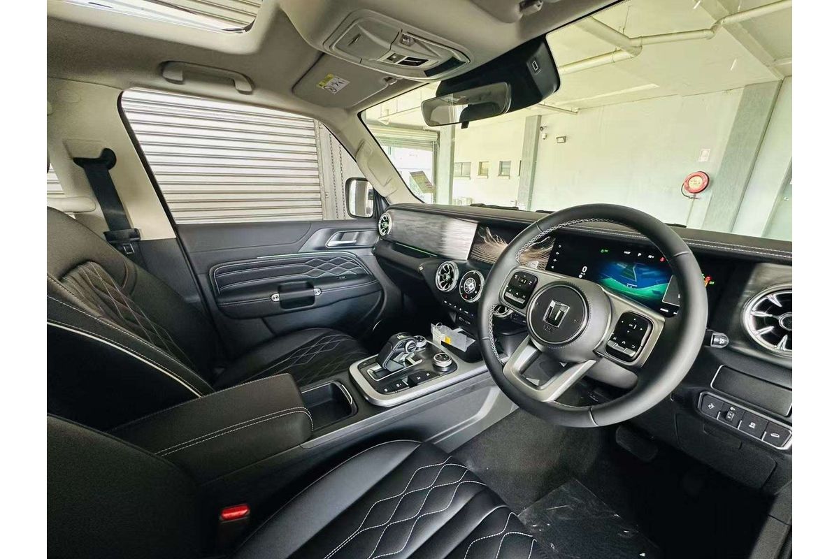 TANK 300 LUXURY DIESEL 4X4 (3.0T towing)
