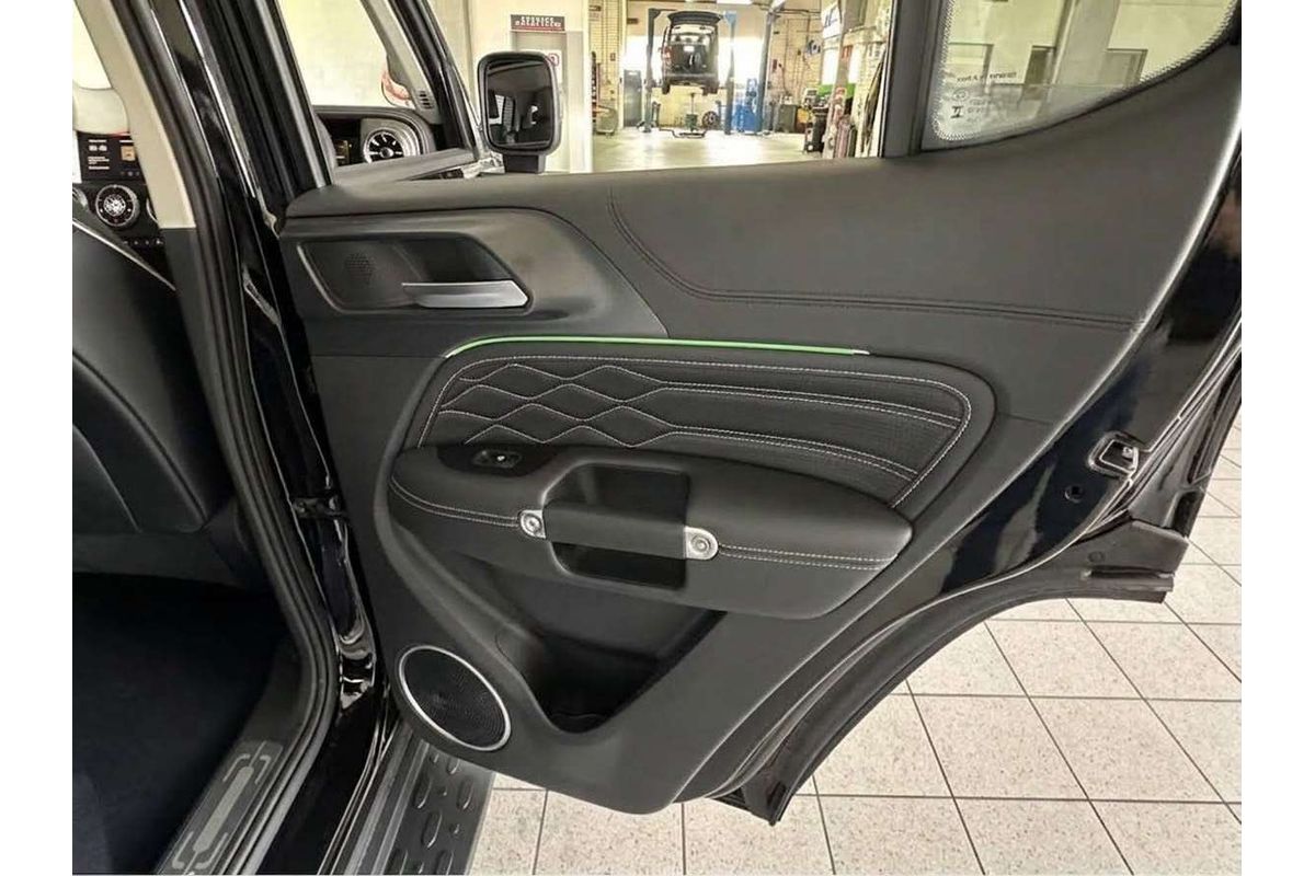 TANK 300 LUXURY DIESEL 4X4 (3.0T towing)
