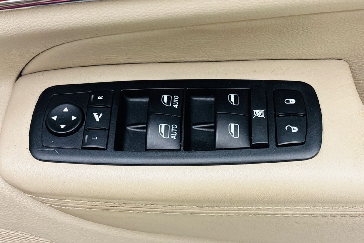 2013 Jeep GRAND CHEROKEE OVERLAND (4x4) 5 SP AUTOMATIC 4D WAGON DTV6 DIESEL