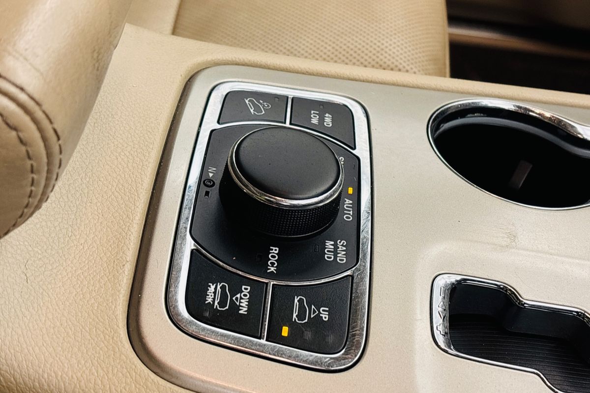 2013 Jeep GRAND CHEROKEE OVERLAND (4x4) 5 SP AUTOMATIC 4D WAGON DTV6 DIESEL