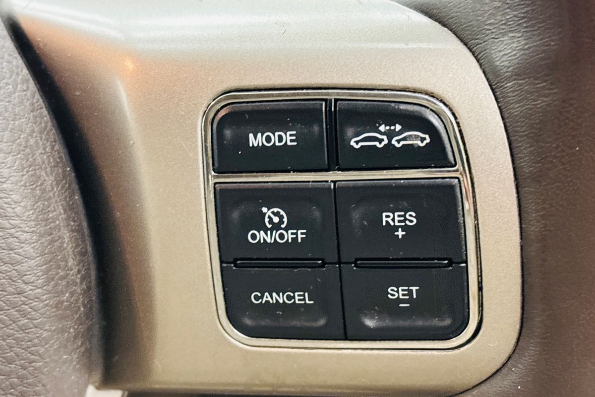 2013 Jeep GRAND CHEROKEE OVERLAND (4x4) 5 SP AUTOMATIC 4D WAGON DTV6 DIESEL