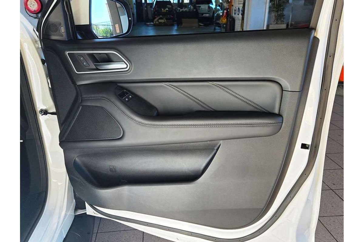 2.0T Cannon Single Cab Chassic Premium 4x2