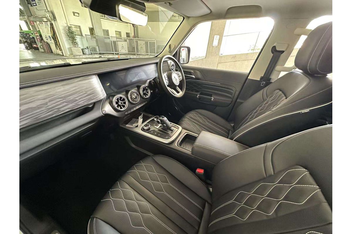 TANK 300 LUXURY DIESEL 4X4 (3.0T towing)