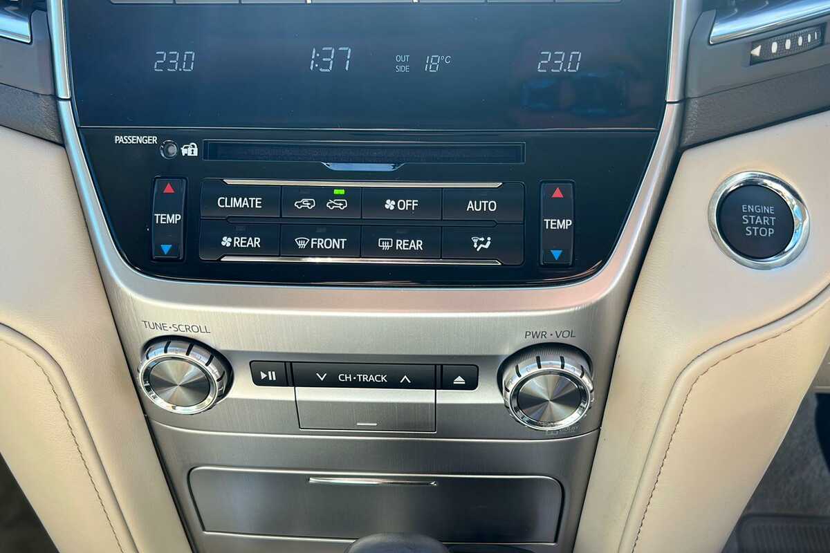 SOLD 2018 Toyota Landcruiser VX in White Used SUV Bunbury WA