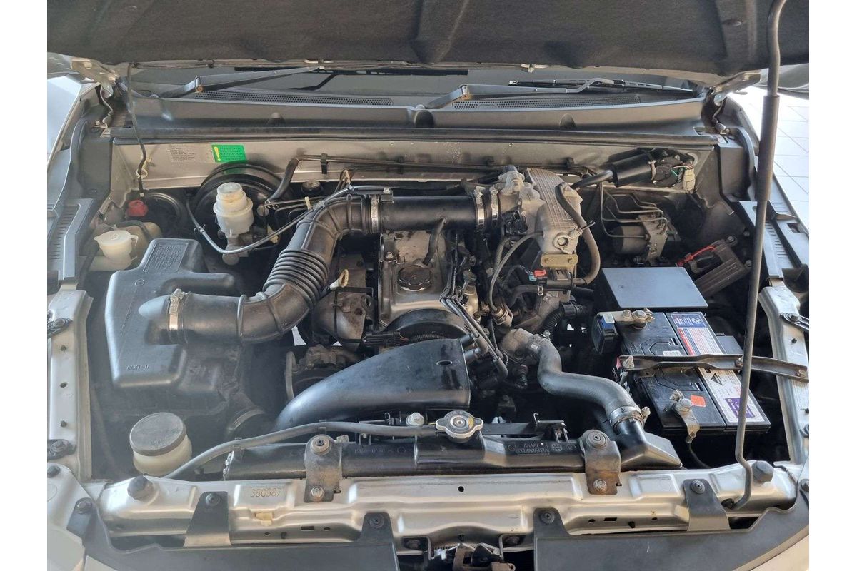 X240 CC6461KY MY11 (4x4) 2.4L 4Cyl MULTI POINT F/INJ 5 SP MANUAL 4D WAGON