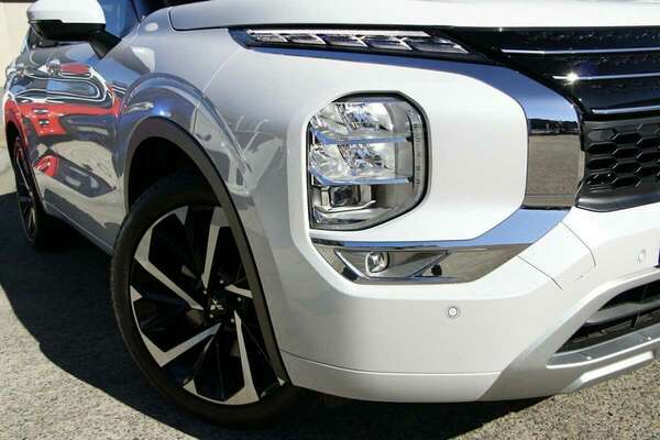 2023 Mitsubishi Outlander Exceed ZM