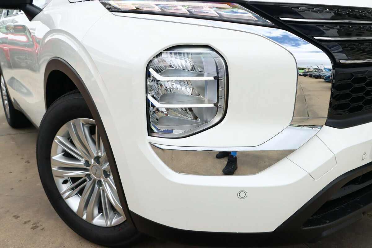 2023 Mitsubishi Outlander ES ZM