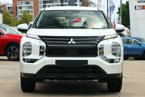 2023 Mitsubishi Outlander ES ZM
