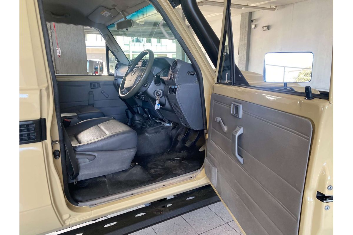 LANDCRUISER VDJ79R MY18 WORKMATE (4x4) 4.5L DTV8 DIESEL TURBO F/INJ 5 SP MANUAL C/CHAS LANDCRUISER VDJ79R MY18 WORKMATE (4x4) 4.5L DTV8 DIESEL TURBO F/INJ 5 SP MANUAL C/CHAS