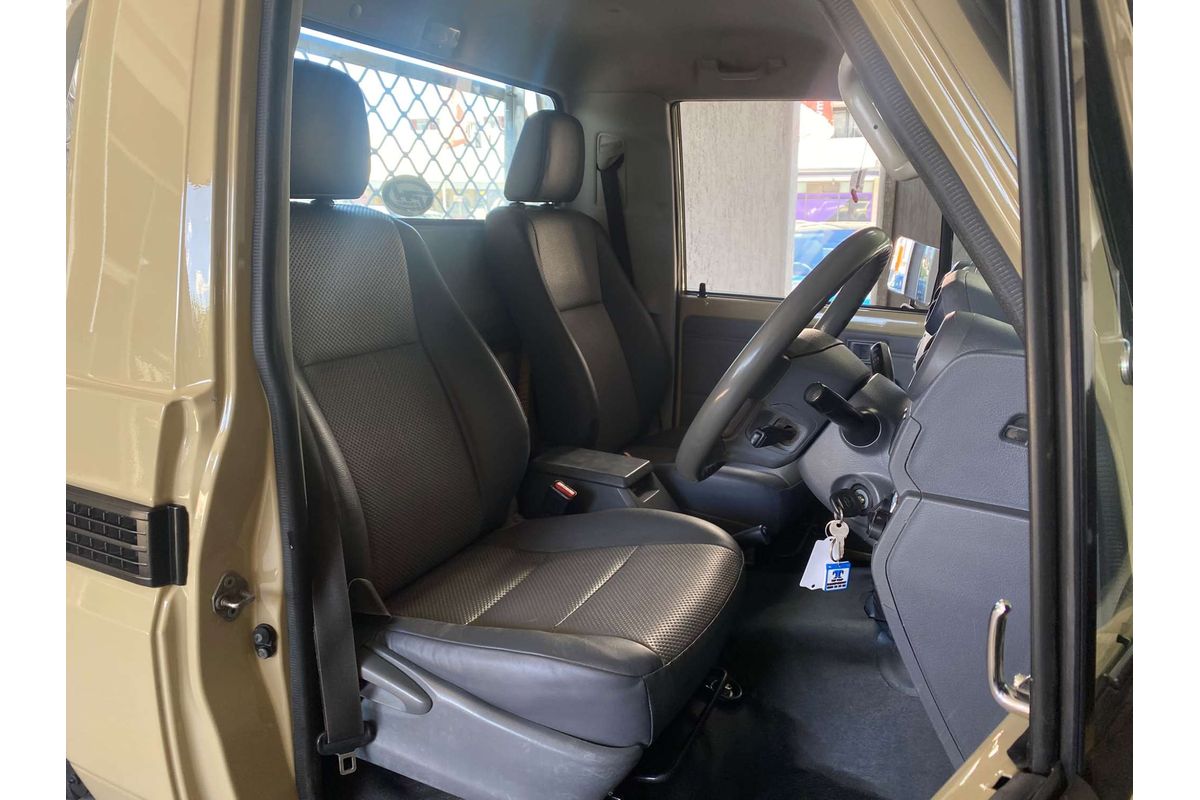 LANDCRUISER VDJ79R MY18 WORKMATE (4x4) 4.5L DTV8 DIESEL TURBO F/INJ 5 SP MANUAL C/CHAS
