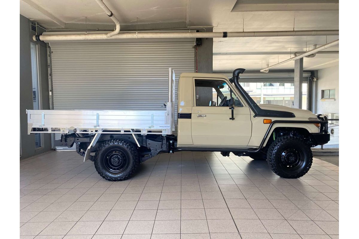 LANDCRUISER VDJ79R MY18 WORKMATE (4x4) 4.5L DTV8 DIESEL TURBO F/INJ 5 SP MANUAL C/CHAS LANDCRUISER VDJ79R MY18 WORKMATE (4x4) 4.5L DTV8 DIESEL TURBO F/INJ 5 SP MANUAL C/CHAS