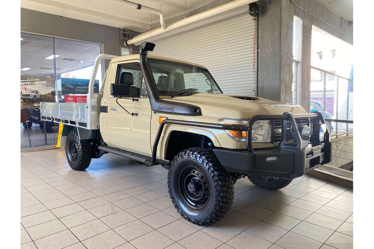 LANDCRUISER VDJ79R MY18 WORKMATE (4x4) 4.5L DTV8 DIESEL TURBO F/INJ 5 SP MANUAL C/CHAS LANDCRUISER VDJ79R MY18 WORKMATE (4x4) 4.5L DTV8 DIESEL TURBO F/INJ 5 SP MANUAL C/CHAS