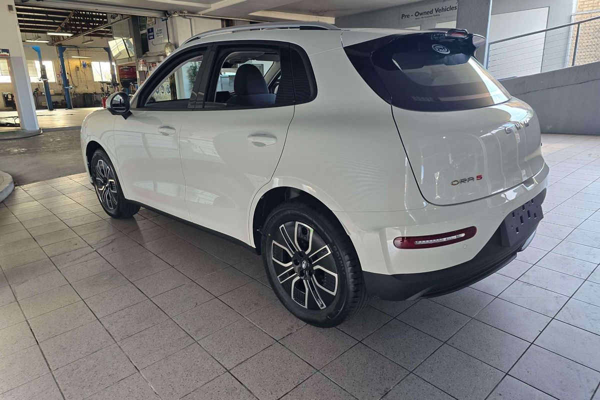 Ora 5 Lux BEV 4X2