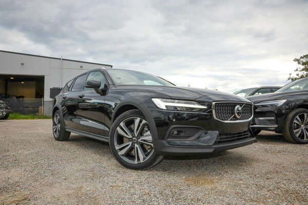 2023 Volvo V60 Ultimate B5 Cross Country Mhev 227 MY23B