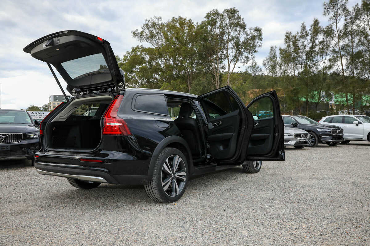 2023 Volvo V60 Ultimate B5 Cross Country Mhev 227 MY23B