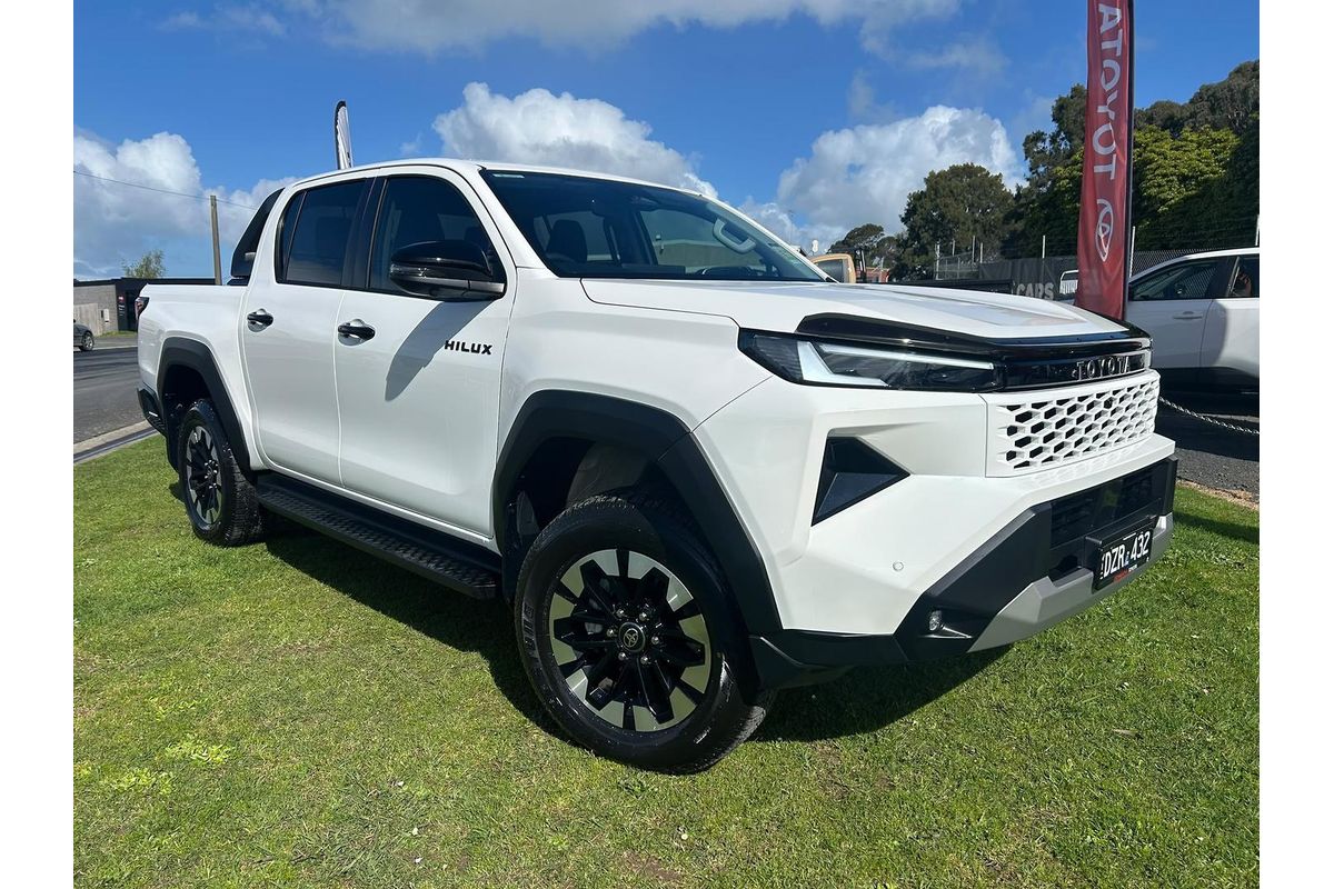2025 Toyota Hilux SR5 48V GUN227R 4X4