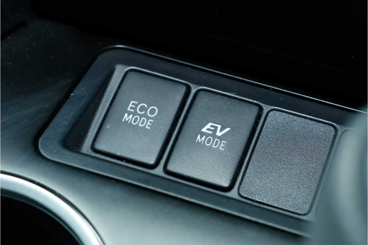 2016 Toyota Camry Altise AVV50R