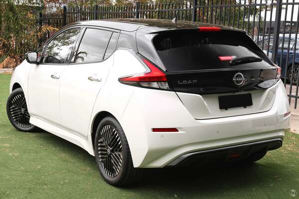 2023 Nissan LEAF  ZE1