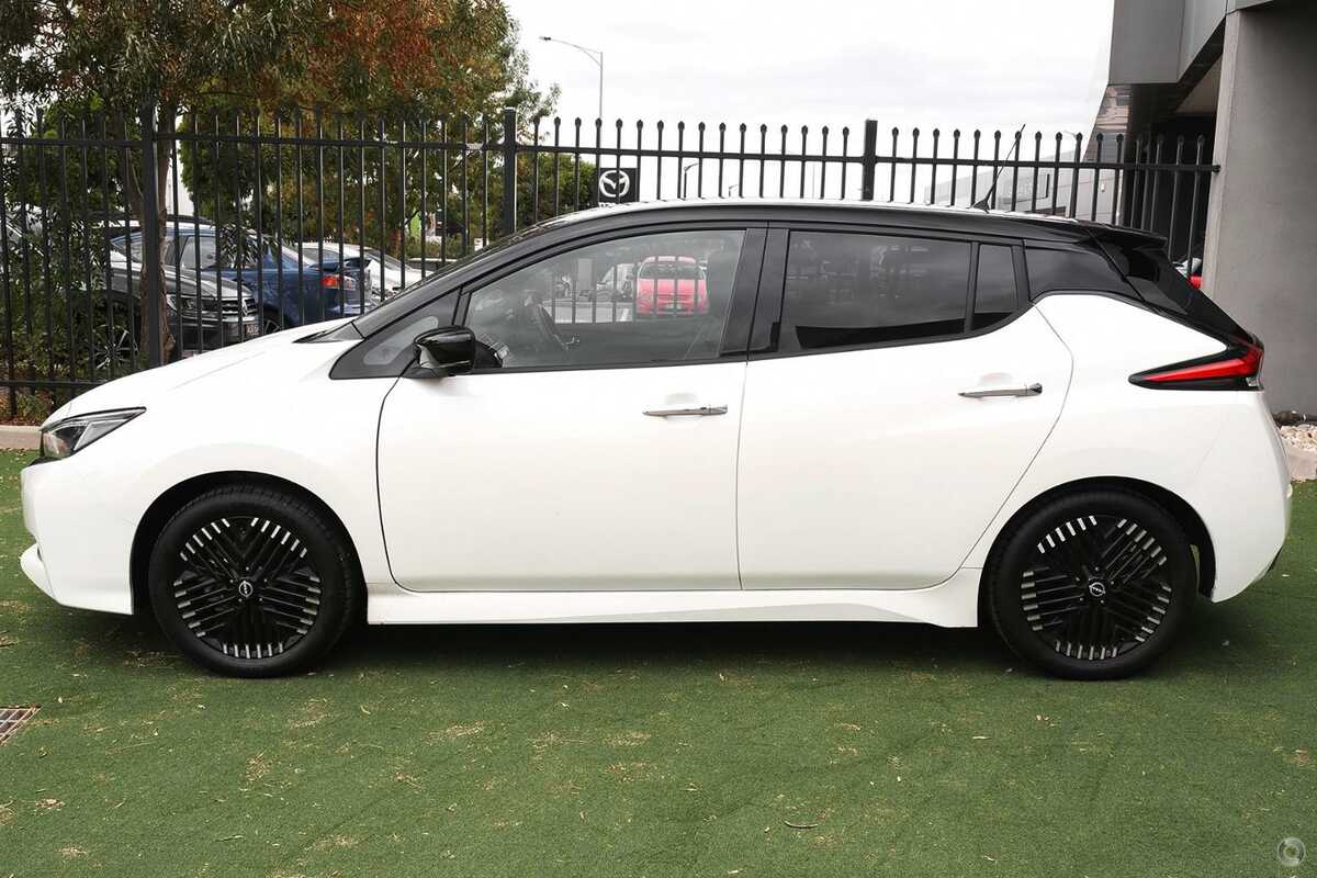 2023 Nissan LEAF  ZE1