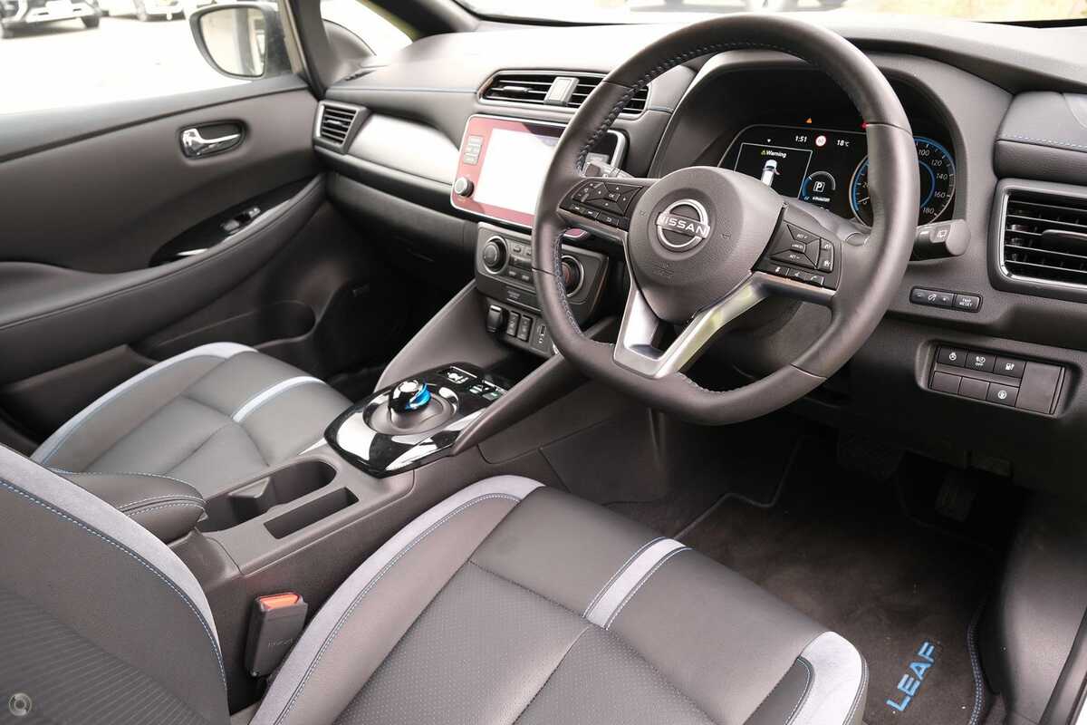 2023 Nissan LEAF  ZE1