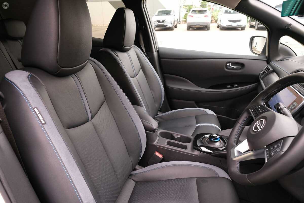 2023 Nissan LEAF  ZE1