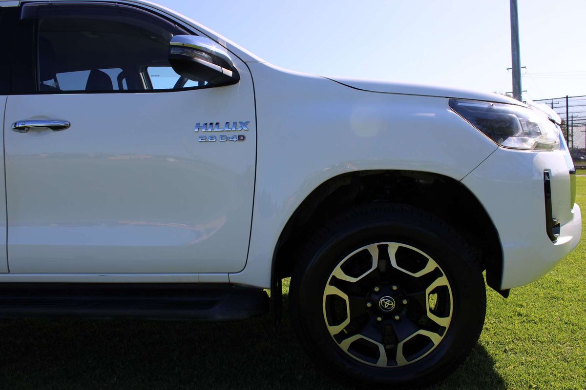 Hilux 4x4 SR5 2.8L T Diesel Automatic Double Cab 2L70350 001