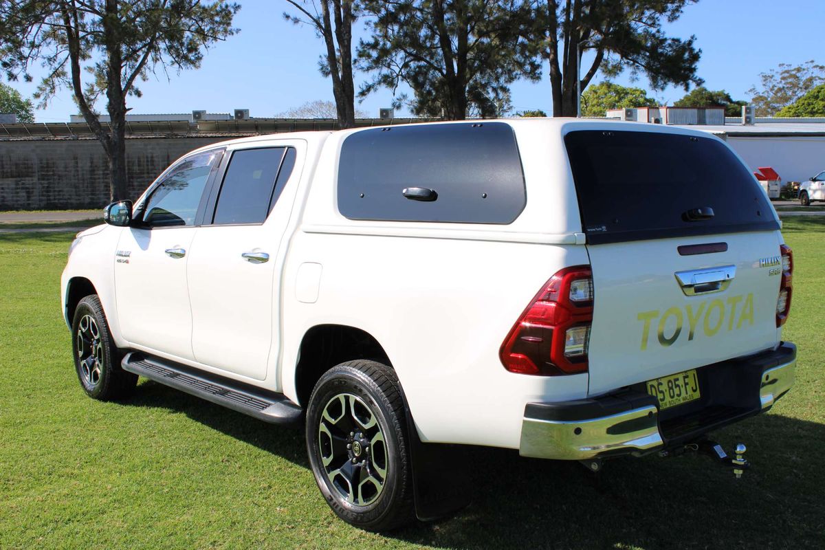 Hilux 4x4 SR5 2.8L T Diesel Automatic Double Cab 2L70350 001