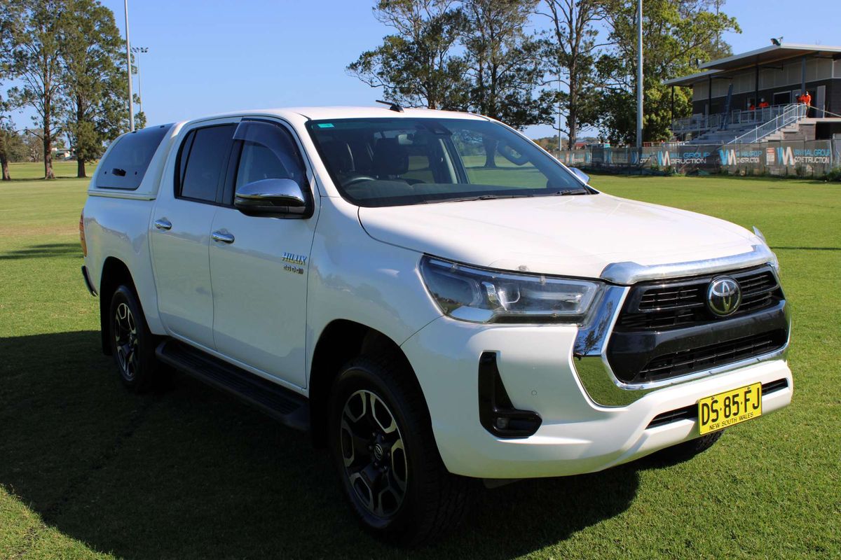 Hilux 4x4 SR5 2.8L T Diesel Automatic Double Cab 2L70350 001
