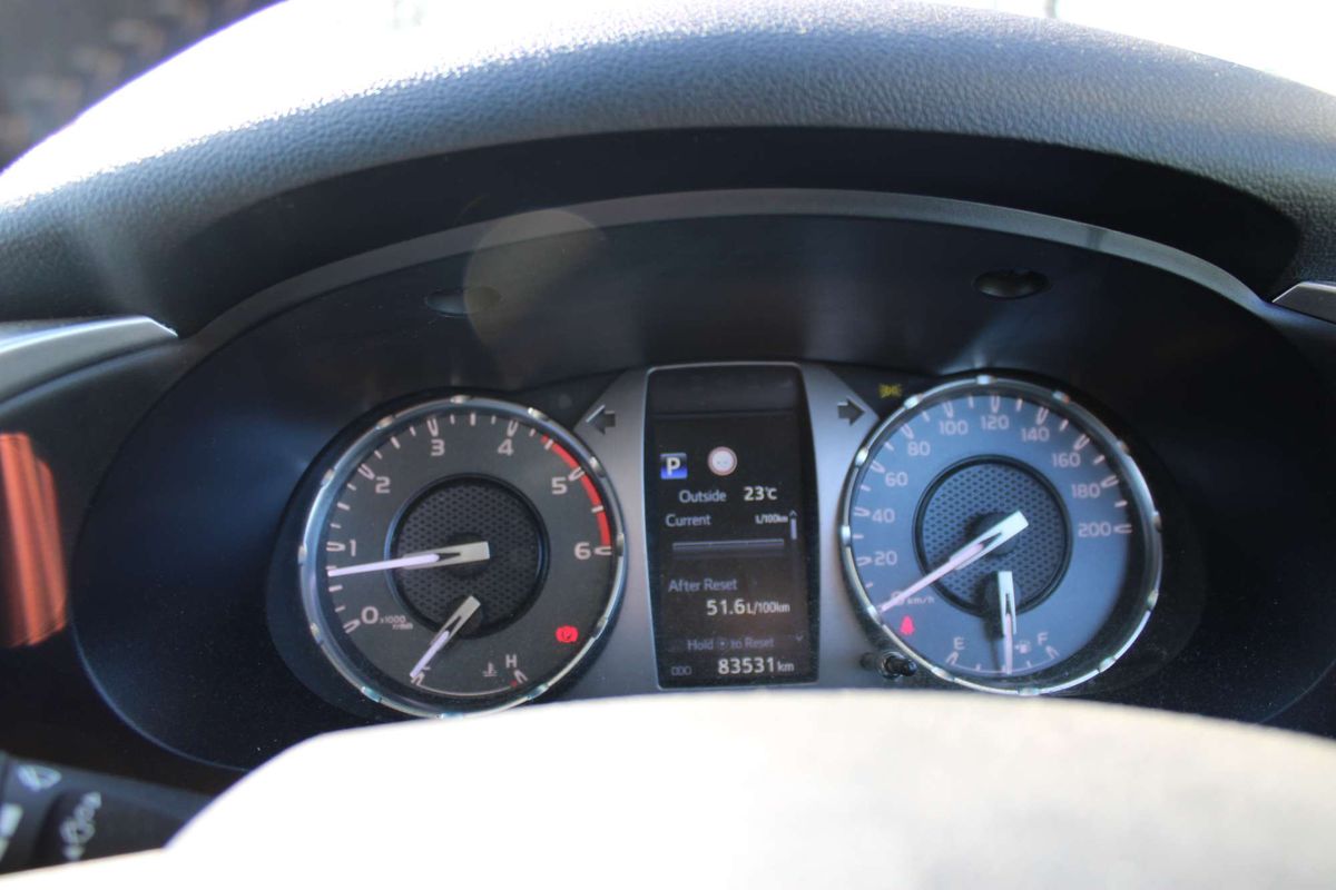 Hilux 4x4 SR5 2.8L T Diesel Automatic Double Cab 2L70350 001