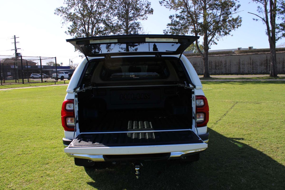 Hilux 4x4 SR5 2.8L T Diesel Automatic Double Cab 2L70350 001