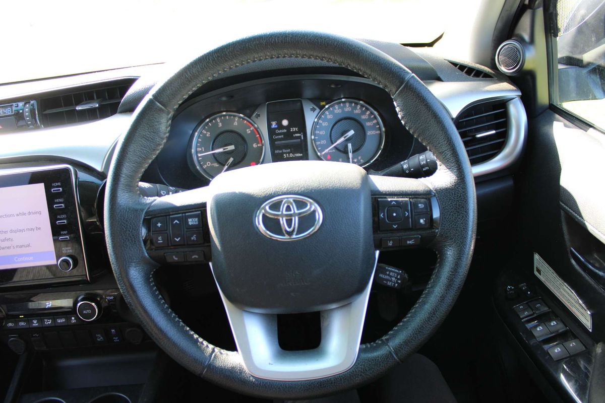 Hilux 4x4 SR5 2.8L T Diesel Automatic Double Cab 2L70350 001