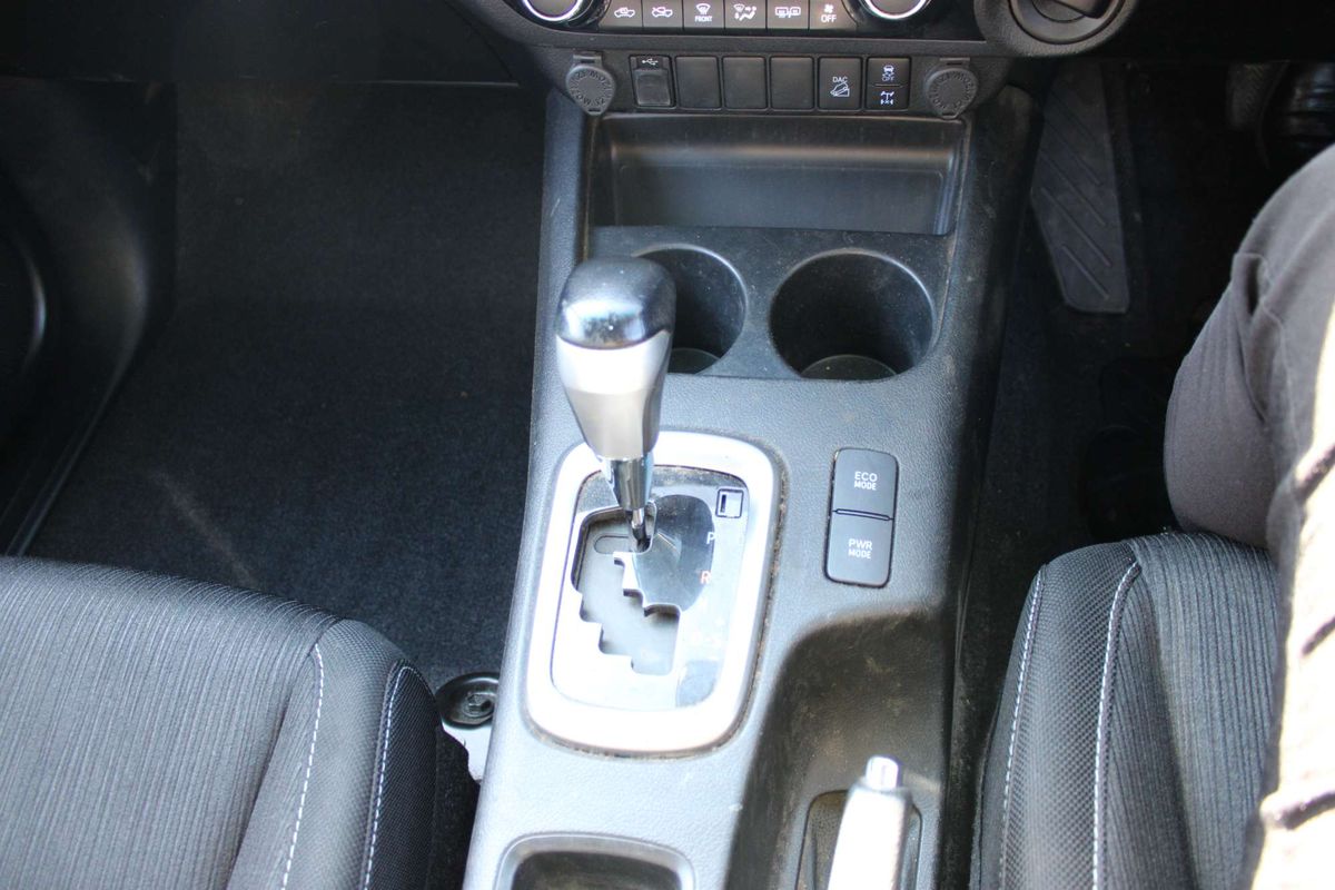Hilux 4x4 SR5 2.8L T Diesel Automatic Double Cab 2L70350 001